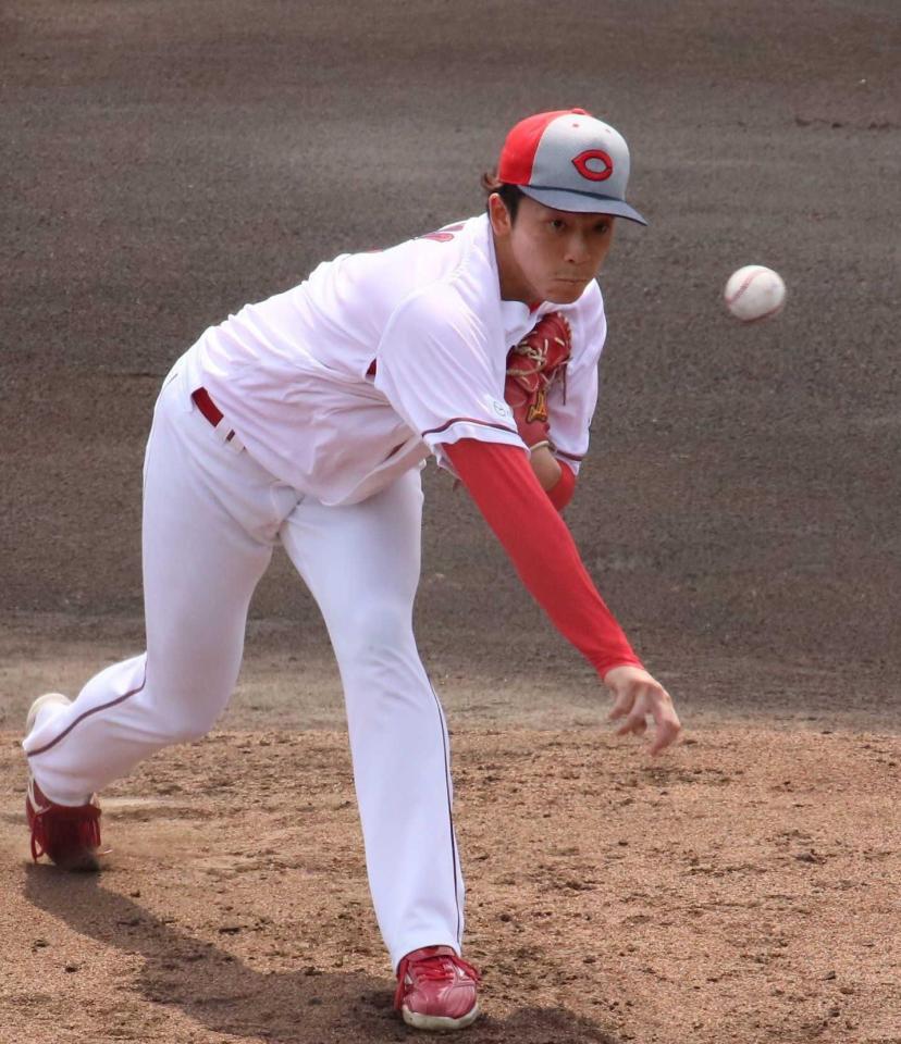 　シート打撃で力投する常広（撮影・高橋涼太朗）