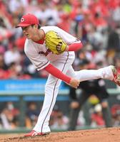 　先発し粘りの投球をする森下（撮影・市尻達拡）