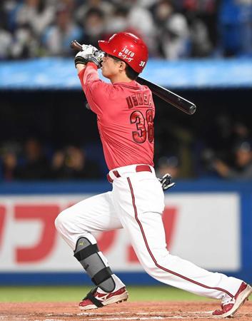 　７回、先制２ランを放った宇草（撮影・園田高夫）