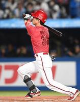 　７回、先制２ランを放った宇草（撮影・園田高夫）