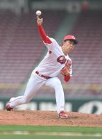 　本拠地のマウンドでシート打撃に登板した常広（撮影・市尻達拡）