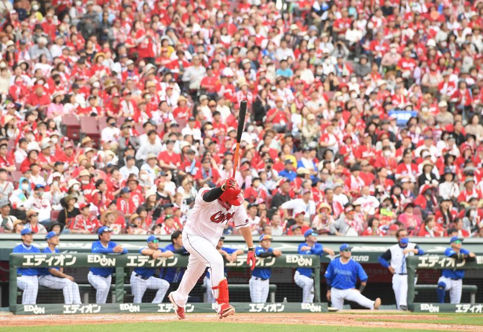 　７回、代打・松山は中飛に倒れる（撮影・市尻達拡）