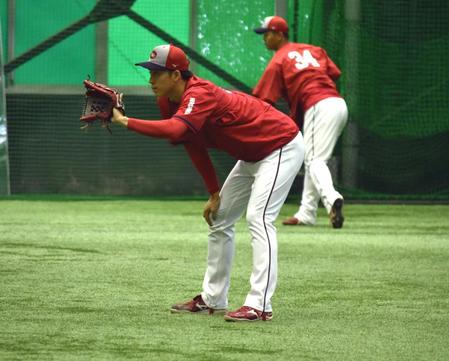 　キャッチボールを行う常広