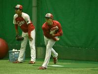 　キャッチボールを行う常広