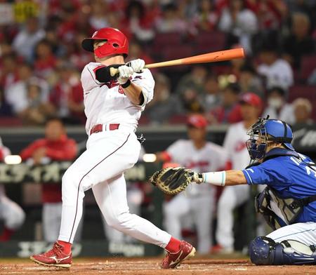 　４回、左前に適時打を放った中村健