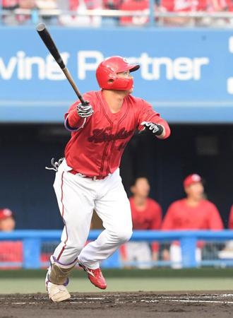 　２回、林は右中間を破る二塁打を放つ（撮影・市尻達拡）