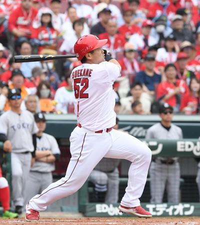 　１回、末包は左中間席へ３ランを放つ（撮影・市尻達拡）