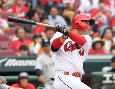 　４回、右前に適時打を放った林（撮影・市尻達拡）