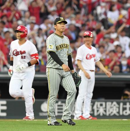 　３回、村上は末包に３ランを浴びる（撮影・市尻達拡）