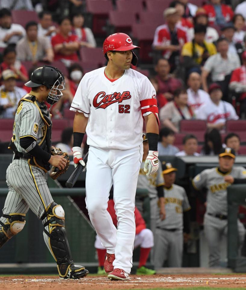 　２回、末包は見逃し三振に倒れる（撮影・市尻達拡）