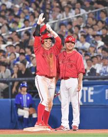 広島　ここぞの小園！鯉の新４番が八回に同点の適時内野安打！難敵・東に今季１１打数９安打、打率・８１８のキラーぶり発揮