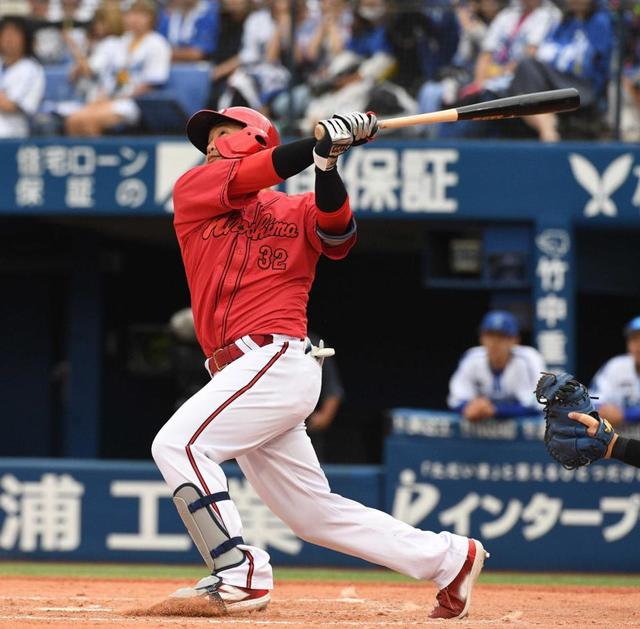 広島の代打・石原が値千金の同点ソロ 八回にDeNA・山崎から左翼席