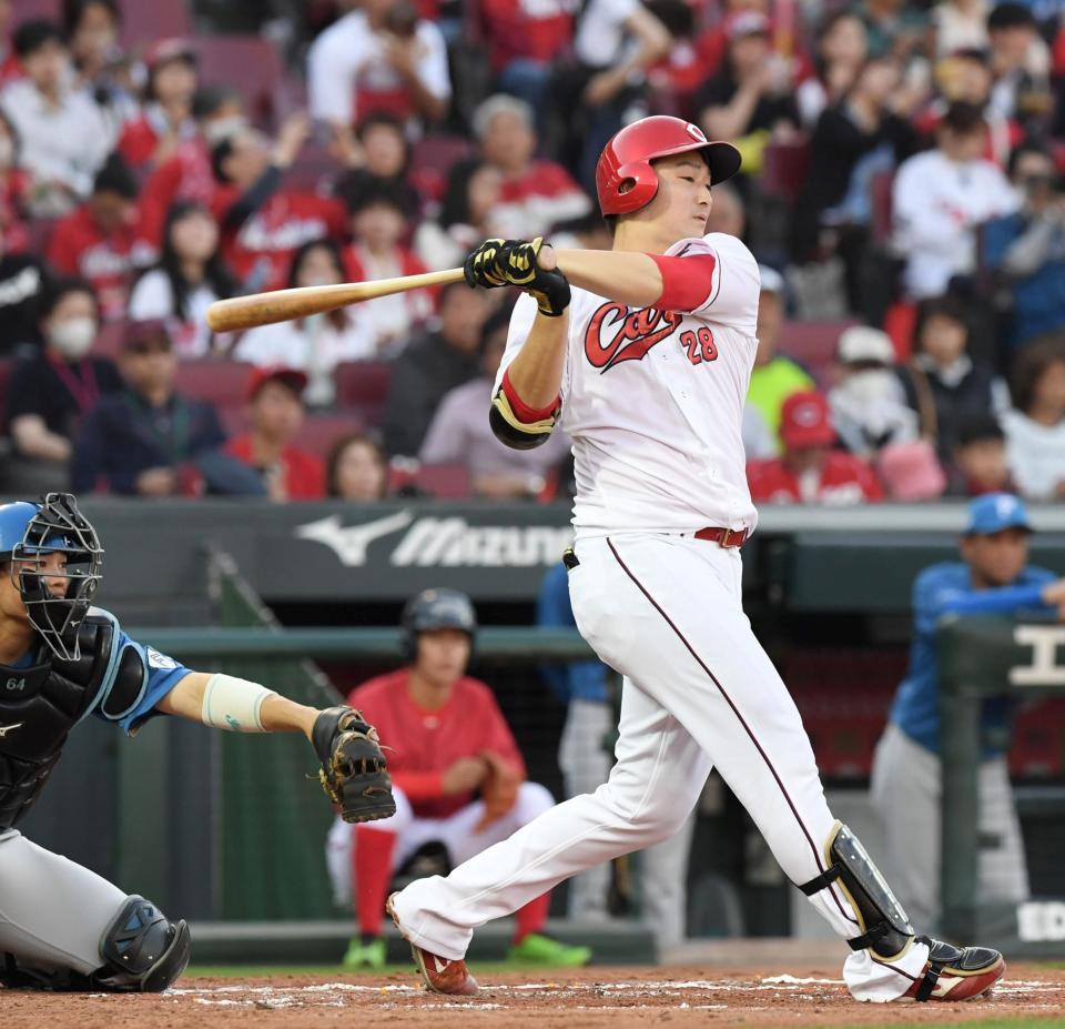 　３回、床田は右前打を放つ（撮影・市尻達拡）