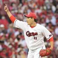 　３回、ストライクをアピールする九里（撮影・市尻達拡）