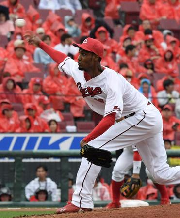 　先発し力投するアドゥワ（撮影・市尻達拡）