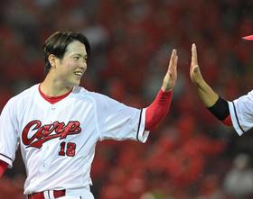 広島快勝！森下が今季初完封＆猛打賞の大暴れ　打率・４２９まで上昇　３週間ぶり本拠地で「森下劇場」
