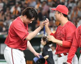 広島・新井監督の積極継投がズバリ的中　エース大瀬良交代　左腕の塹江から左腕の森浦へ“一人一殺”