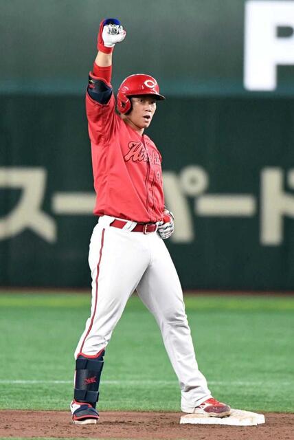 広島3番・小園 4安打大暴れ OP戦首位打者「取りたくない