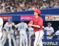 　３回、大瀬良は福永の右犠飛で先制点を奪われる（撮影・市尻達拡）