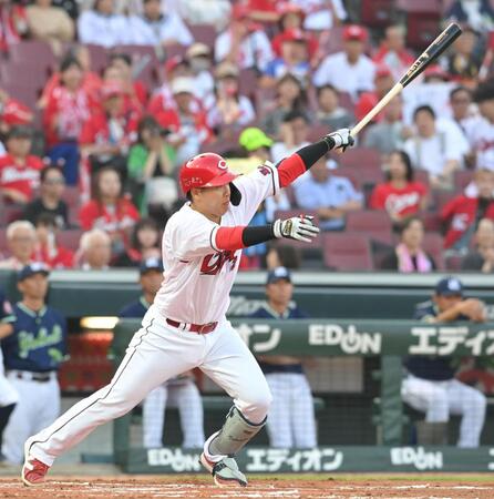 　１回、追加点を奪う敵失を誘った石原（撮影・市尻達拡）