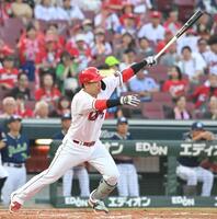 　１回、追加点を奪う敵失を誘った石原（撮影・市尻達拡）