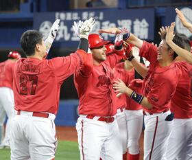 広島快勝！シャイナーが値千金の決勝１号３ラン　森下は７勝目、東に投げ勝つ