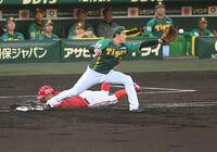 　２回、矢野の内野安打で先制を許す（撮影・飯室逸平）