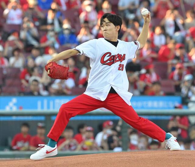 広島ファンの鈴木福が美しい投球フォームで観客を魅了 始球式で