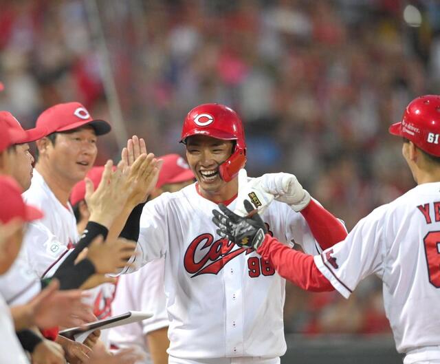 広島 中村奨成が799日ぶり打点 三回に左翼フェンス直撃の適時