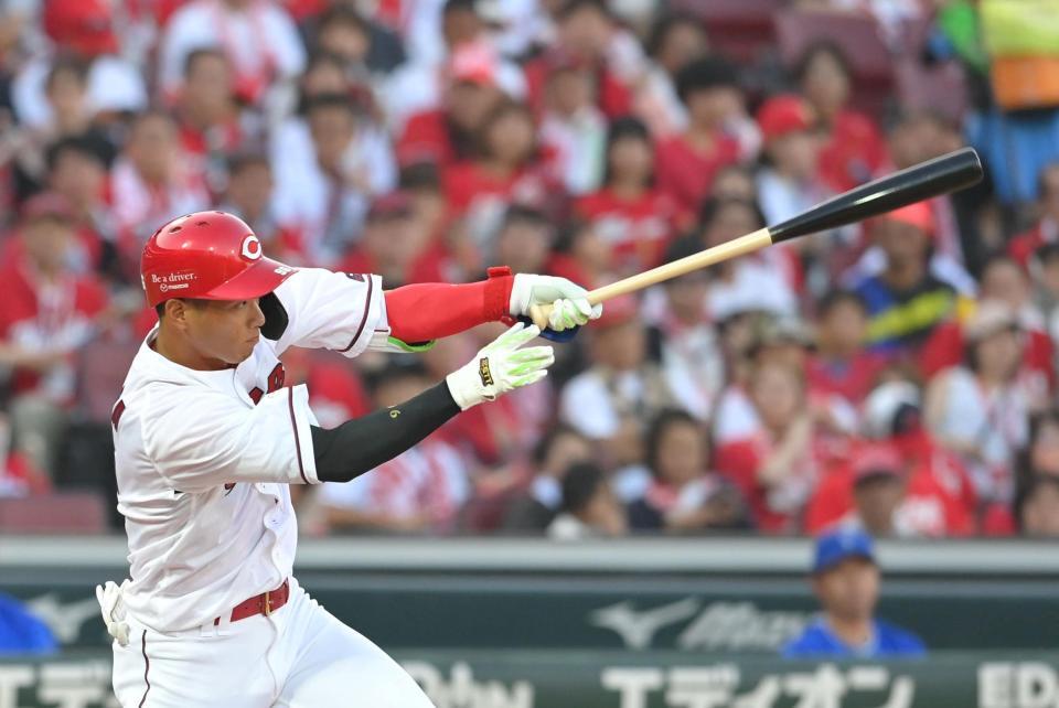 　２回、左前打を放った中村奨（撮影・市尻達拡）