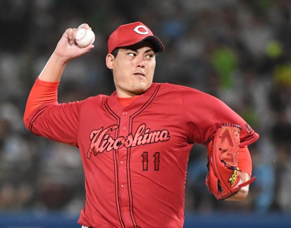 　ヤクルト打線を相手に力投する九里（撮影・佐藤厚）