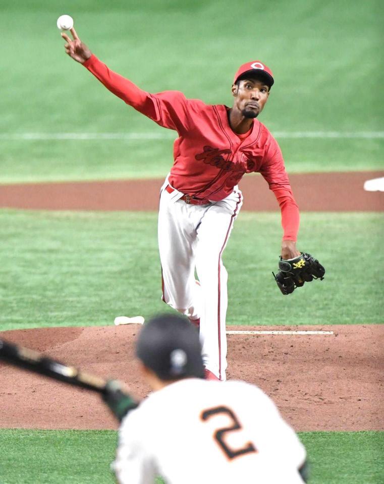 　巨人打線を相手に力投するアドゥワ（撮影・佐藤厚）