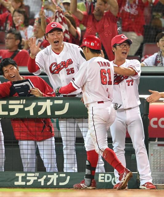 カープ新井監督が爆笑会見 ランニング弾の矢野大絶賛「野間さんのHR