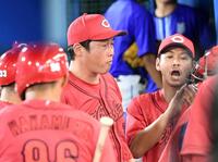 　東攻略の糸口が見いだせず、冴えない表情の新井監督（撮影・佐藤厚）