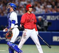 　９回、秋山が見逃し三振に倒れ試合終了（撮影・山口登）