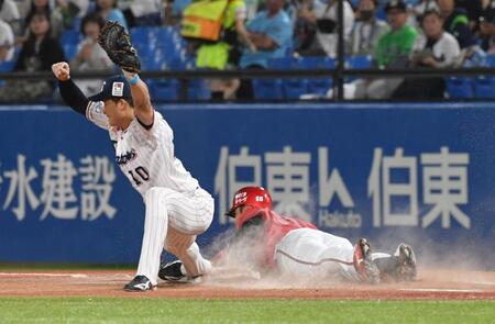 　２回、田村は遊撃内野安打（撮影・佐々木彰尚）