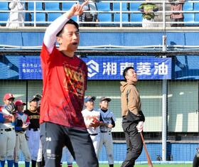 小泉進次郎氏　恒例の対決で広島・秋山打ち取った「私が抑えた翌年は爆発」来季の活躍を予言