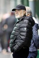 　合同自主トレを視察した安仁屋宗八氏