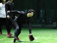 　ノックを受ける島内