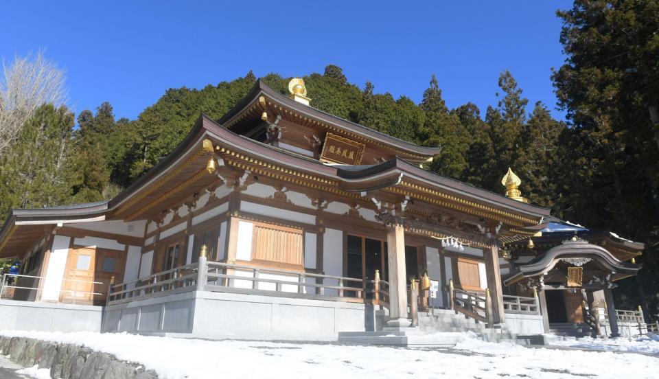 護摩行が行われた鳳凰奏殿（撮影・石井剣太郎）