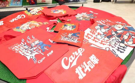 　「北斗の拳」とのコラボグッズも