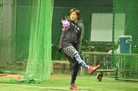 　キャッチボールを行う床田