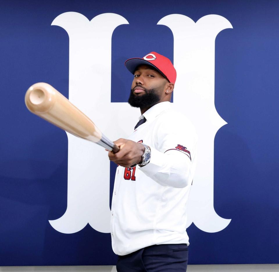 　ポーズを決めるファビアン（撮影・市尻達拡）