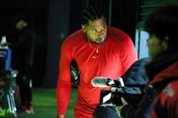 屋内練習場を後にするドミンゲス（撮影・畠山賢大）