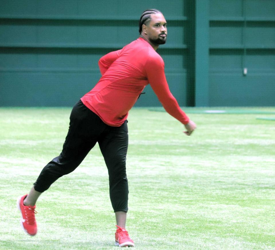 　キャッチボールをするドミンゲス