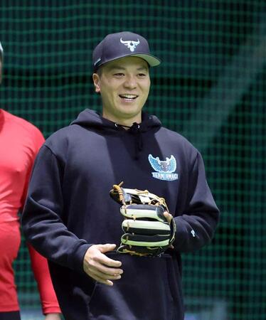 　ノックを受ける大盛（撮影・市尻達拡）