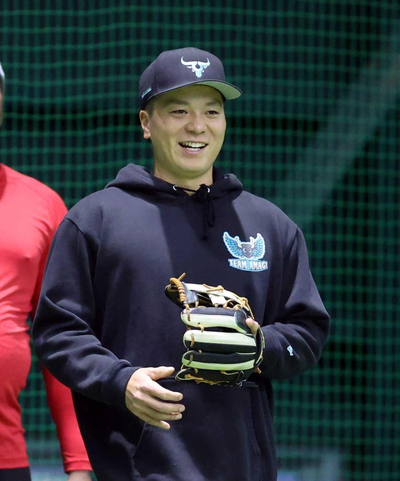 　ノックを受ける大盛（撮影・市尻達拡）