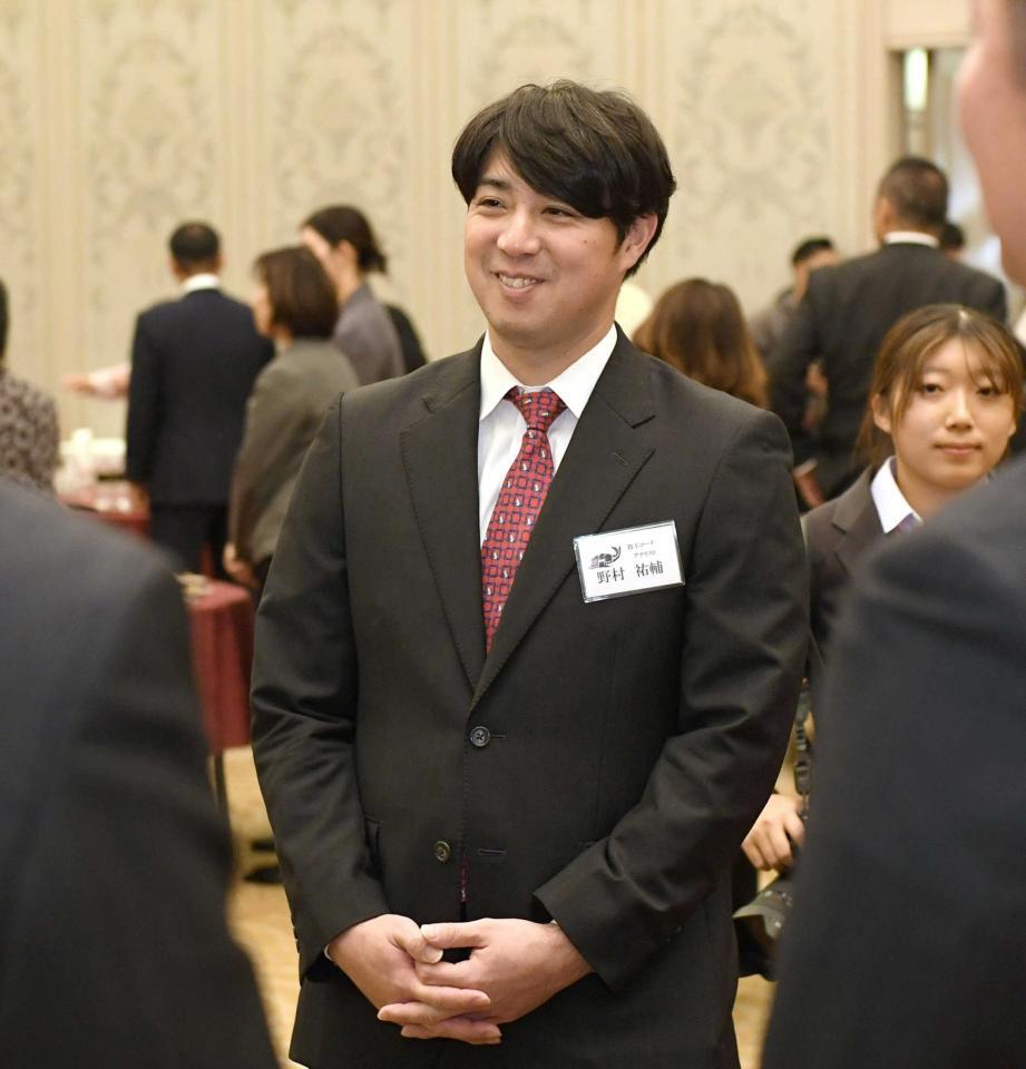 　結婚したことを発表した野村コーチ
