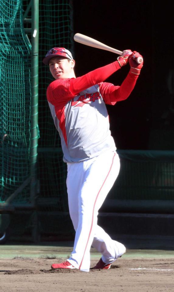 　ロングティーをする堂林