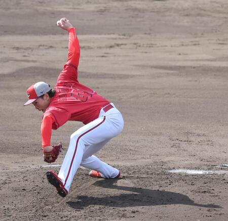 　シート打撃登板で、打者５人を無安打に封じた鈴木（撮影・市尻達拡）